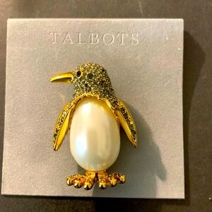 Talbots penguin brooch, pin, rhinestones set in gold with large pearl